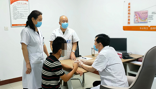 暑期白斑0元普查暨京冀专家联合亲诊活动完美打响第一弹!势如破竹再创优质诊疗!”