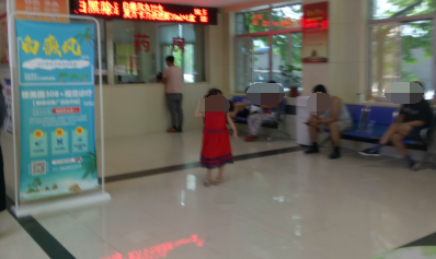 伍德灯下白色是不是白癜风”