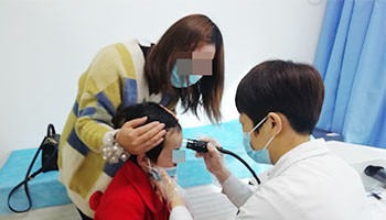 胸部有白癜风白点点初期图片大全